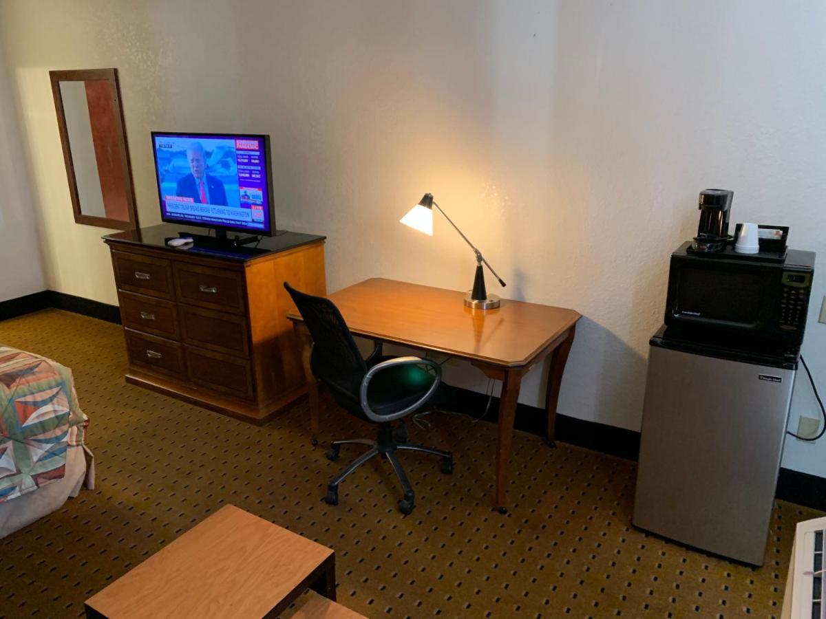 Brentwood Inn & Suites Hobbs Extérieur photo