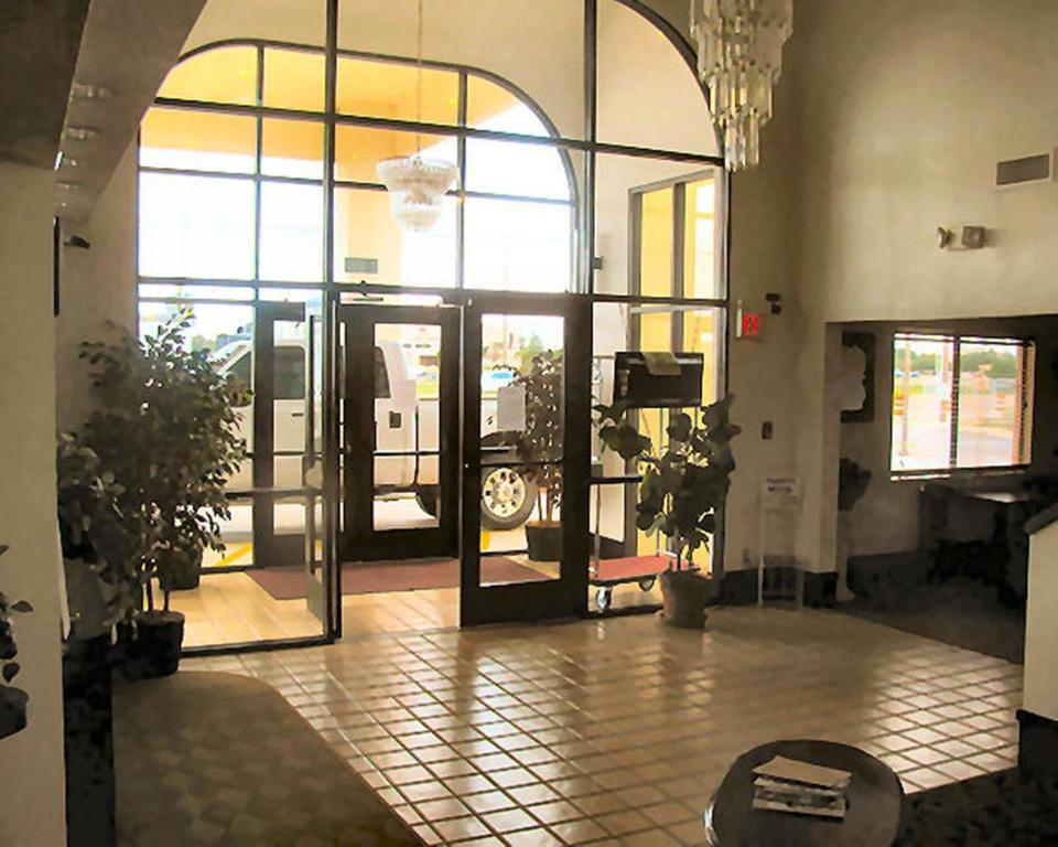 Brentwood Inn & Suites Hobbs Extérieur photo