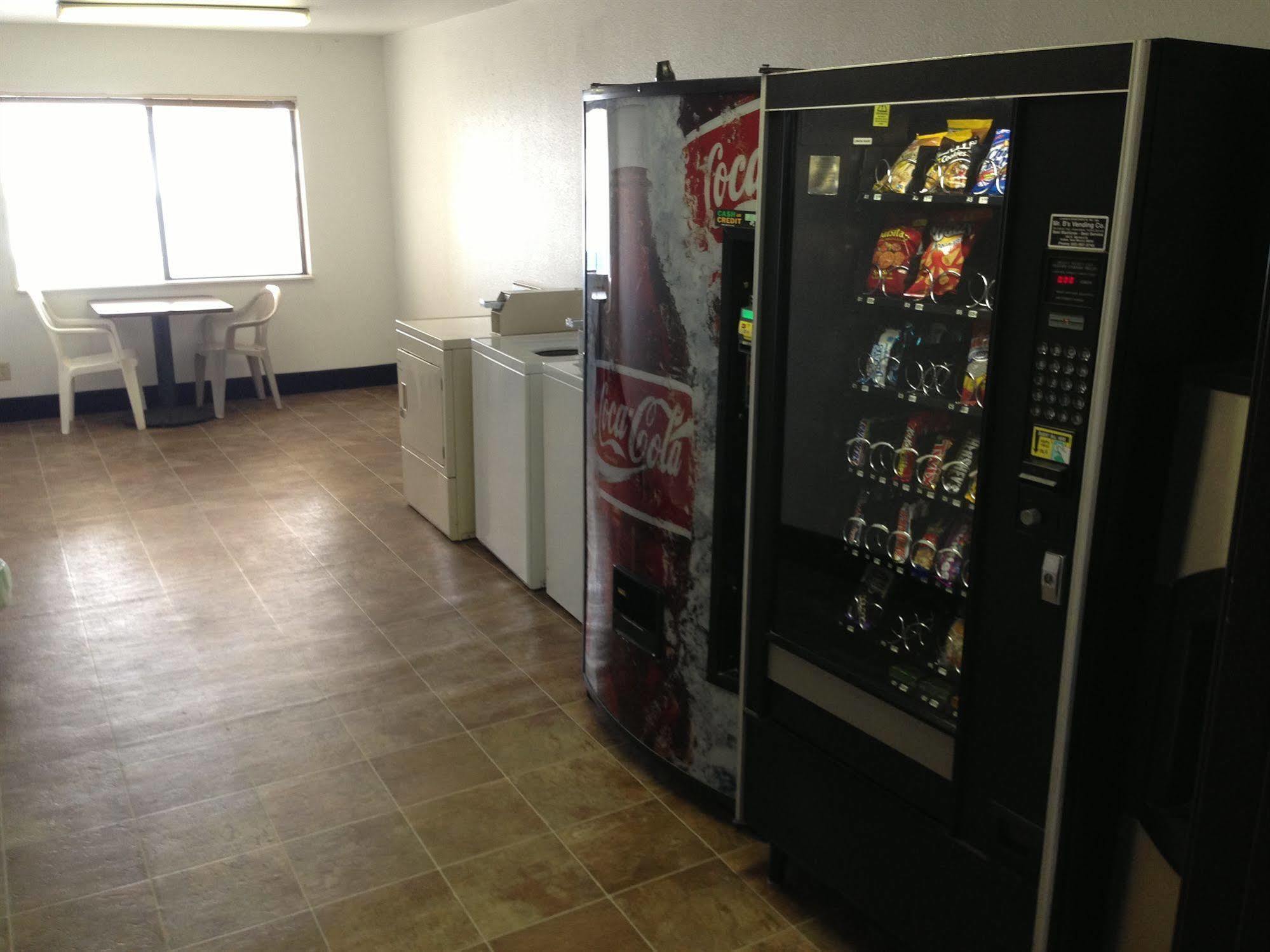 Brentwood Inn & Suites Hobbs Extérieur photo